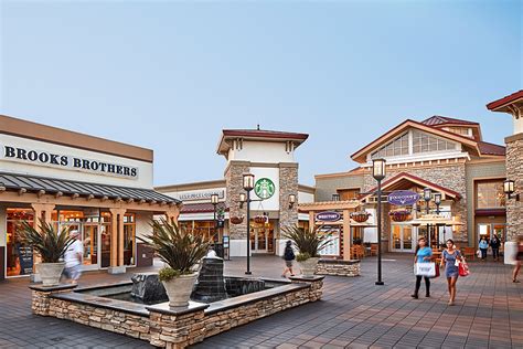 Burberry outlet store in Livermore Premium Outlets (Paragon 